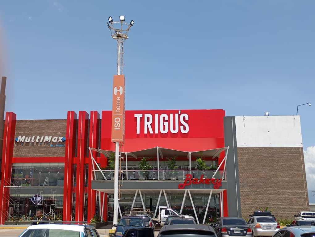 Fachada moderna de Trigus Bakery en Carabobo